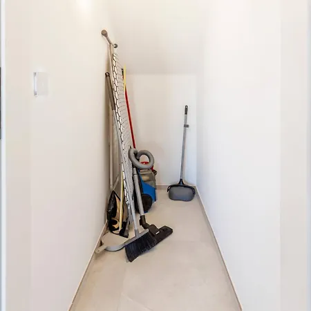 Bright 2Br Flat With Balcony & Comfort *
