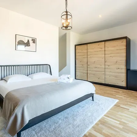 Bright 2Br Flat With Balcony & Comfort