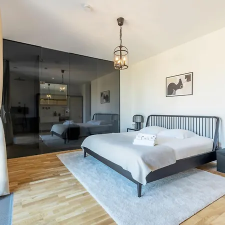 Bright 2Br Flat With Balcony & Comfort