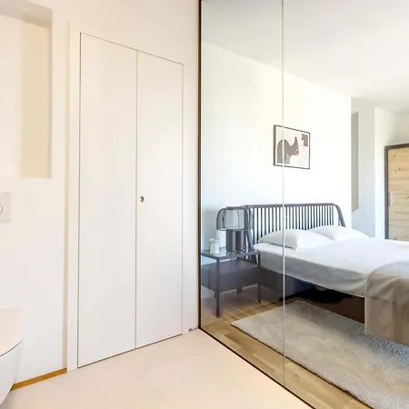 Bright 2Br Flat With Balcony & Comfort Appartement