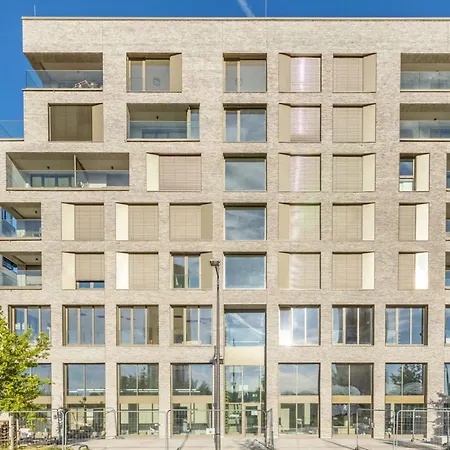 Bright 2Br Flat With Balcony & Comfort Appartement *